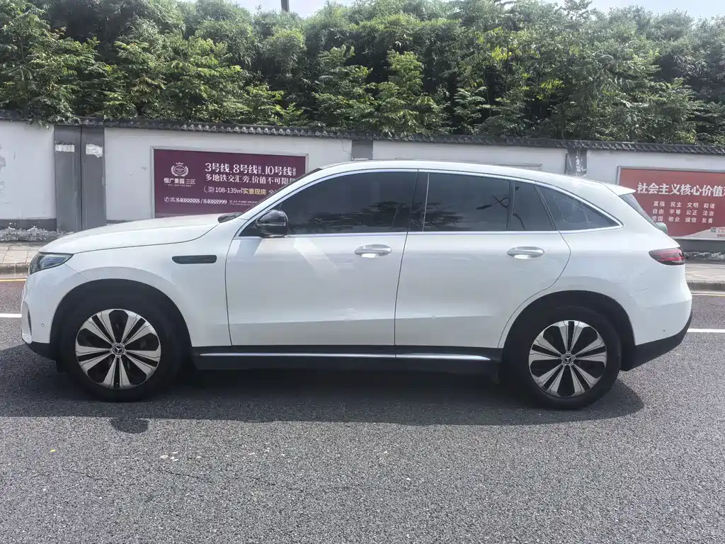 Mercedes-Benz EQC 2022 — фото 4
