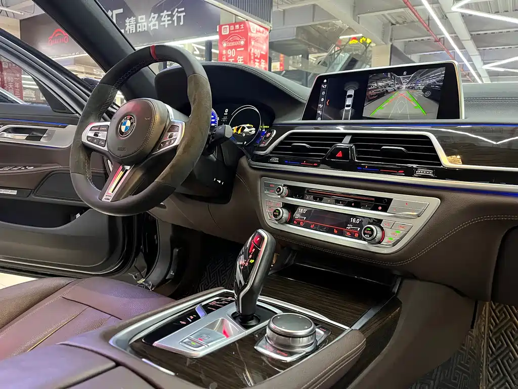 BMW 7 Series 2018 — фото 6