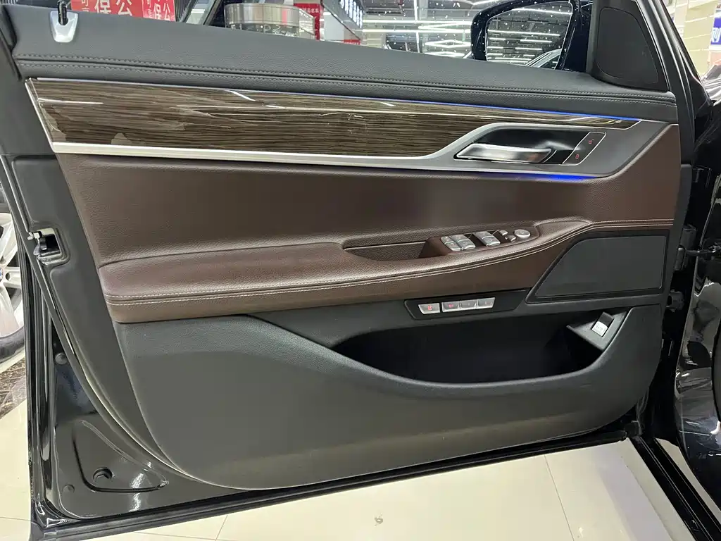 BMW 7 Series 2018 — фото 10