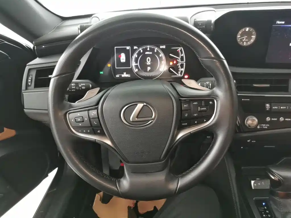 Lexus ES 2022 — фото 11
