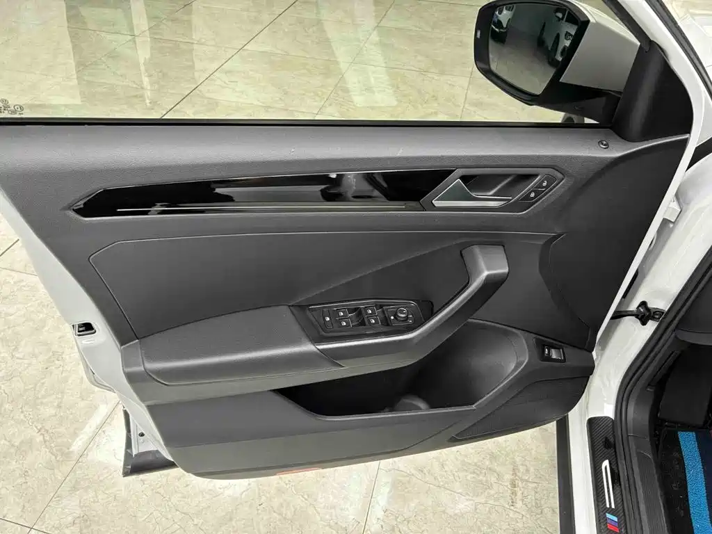 Volkswagen T-Roc 2022 — фото 10