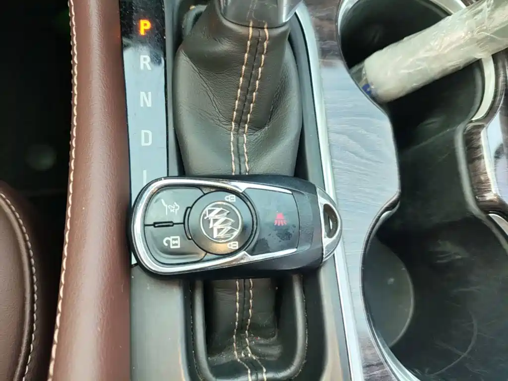 Buick Envision Plus 2017 — фото 9