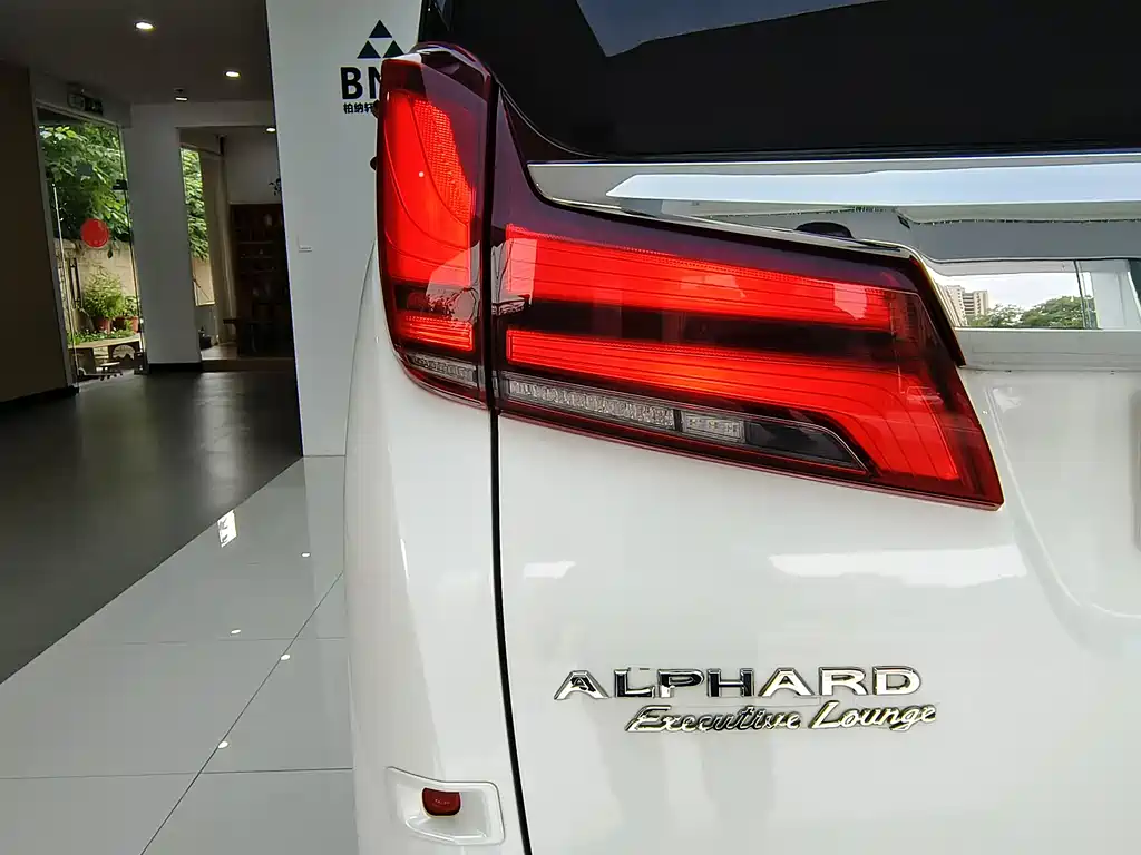 Toyota Alphard 2021 — фото 41