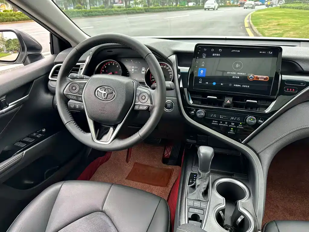 Toyota Camry 2022 — фото 9