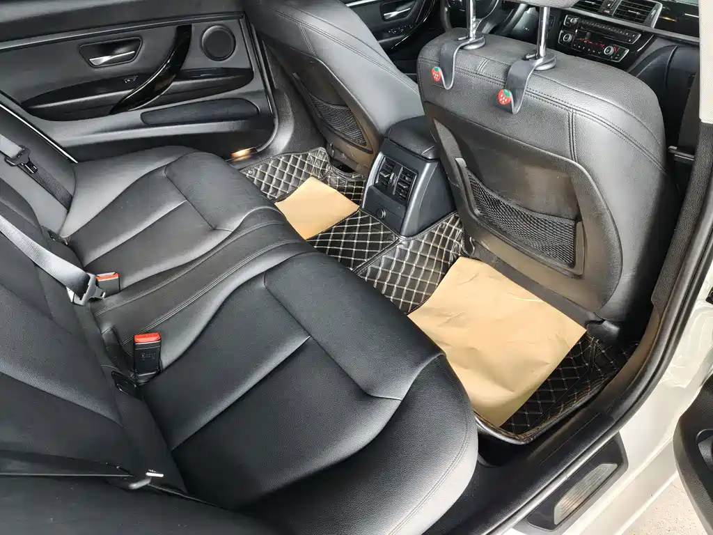 BMW 3 Series 2019 — фото 16