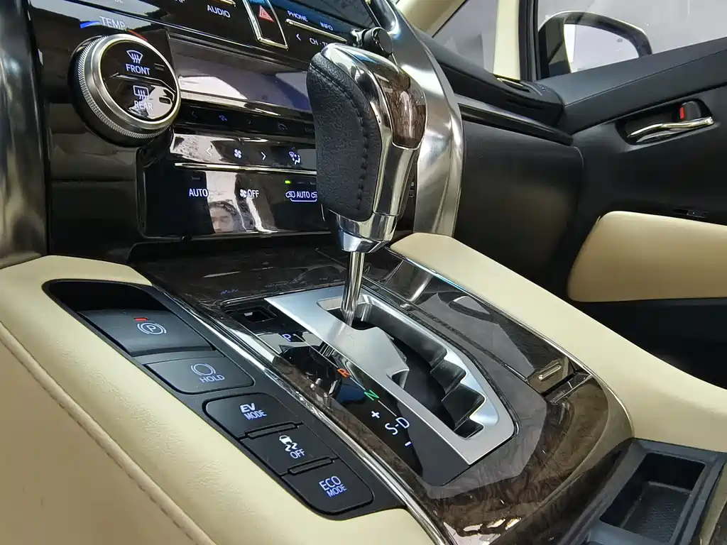 Toyota Alphard 2021 — фото 26