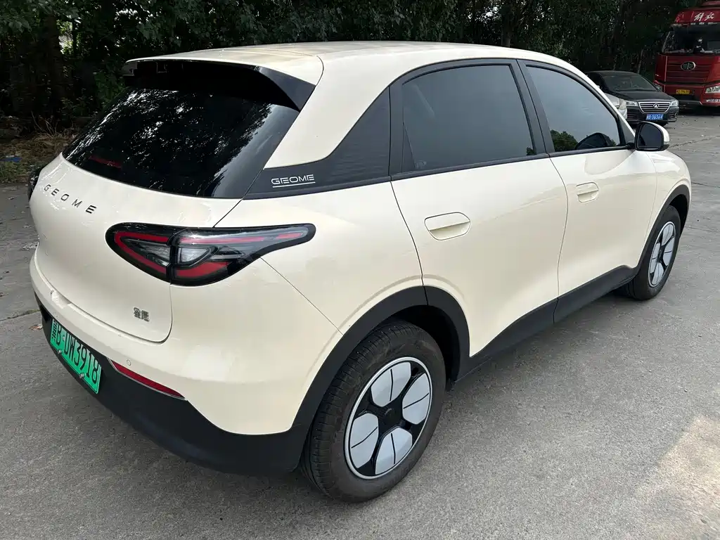 Geely Galaxy Starwish 2025 — фото 9