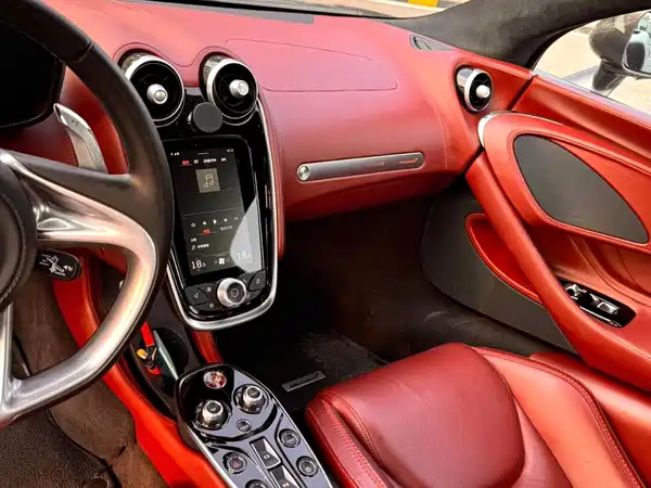 McLaren GT 2021