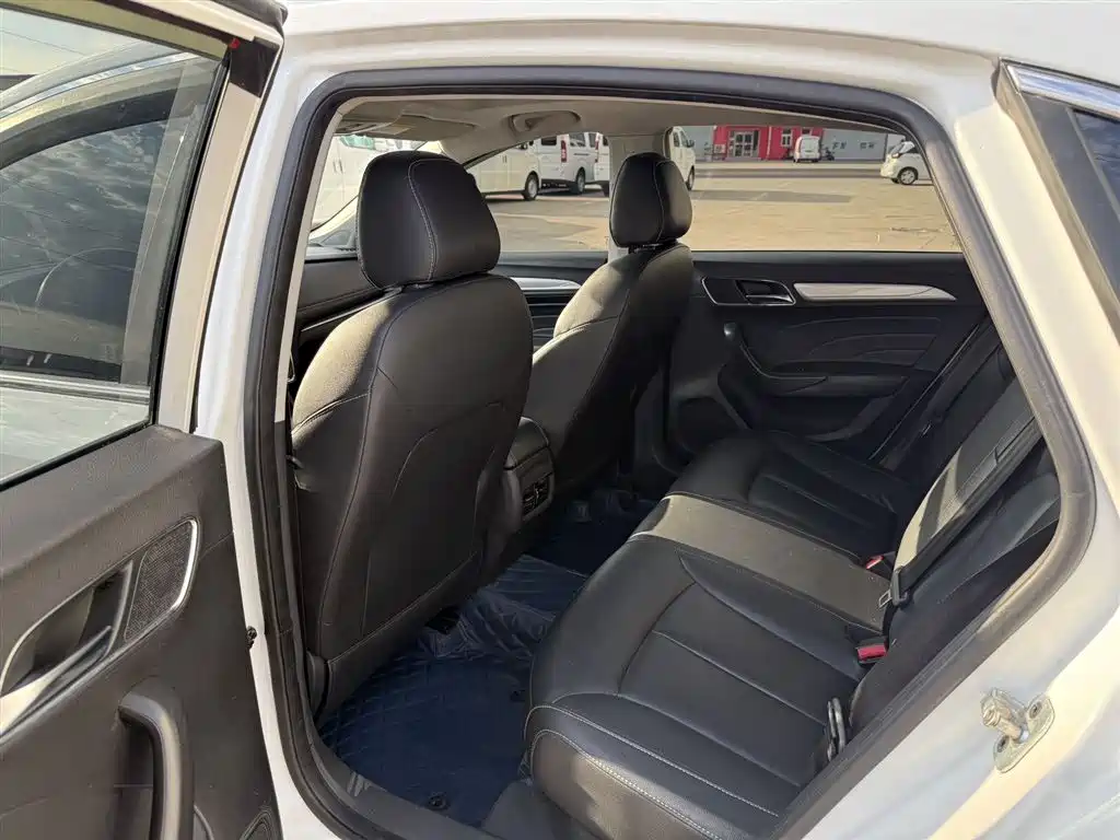 Roewe i6 New Energy 2018 — фото 13