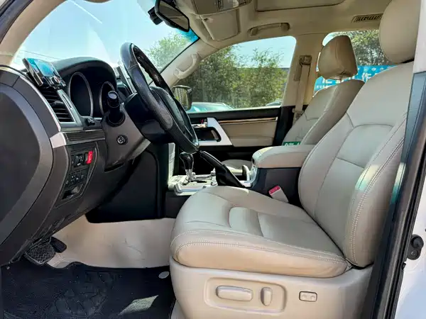 Toyota Land Cruiser 2012