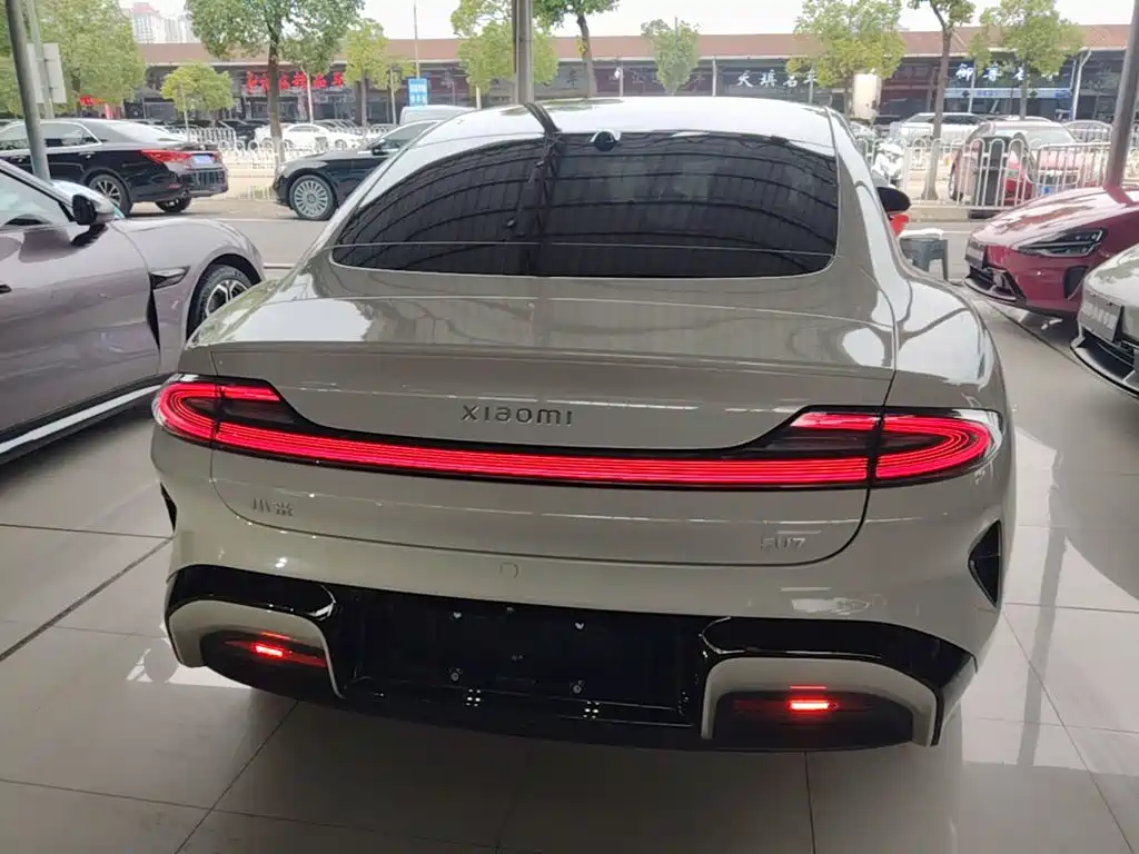 Xiaomi SU7 2025