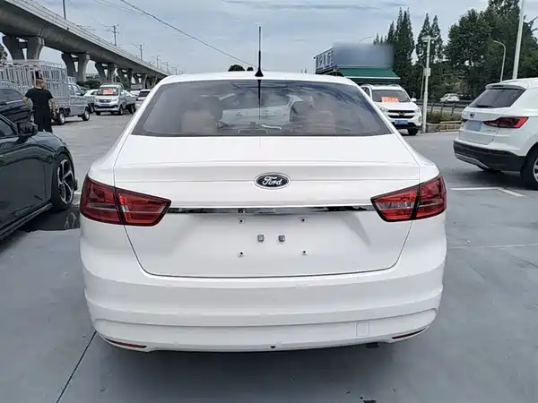 Ford Escort 2015