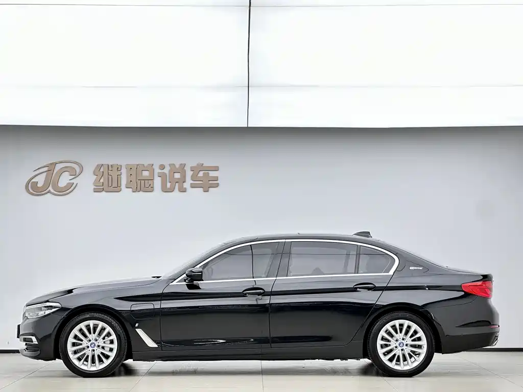 BMW 5 Series New Energy 2019 — фото 2