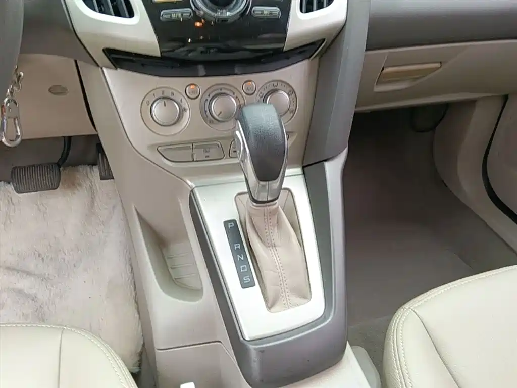 Ford Focus 2015 — фото 14