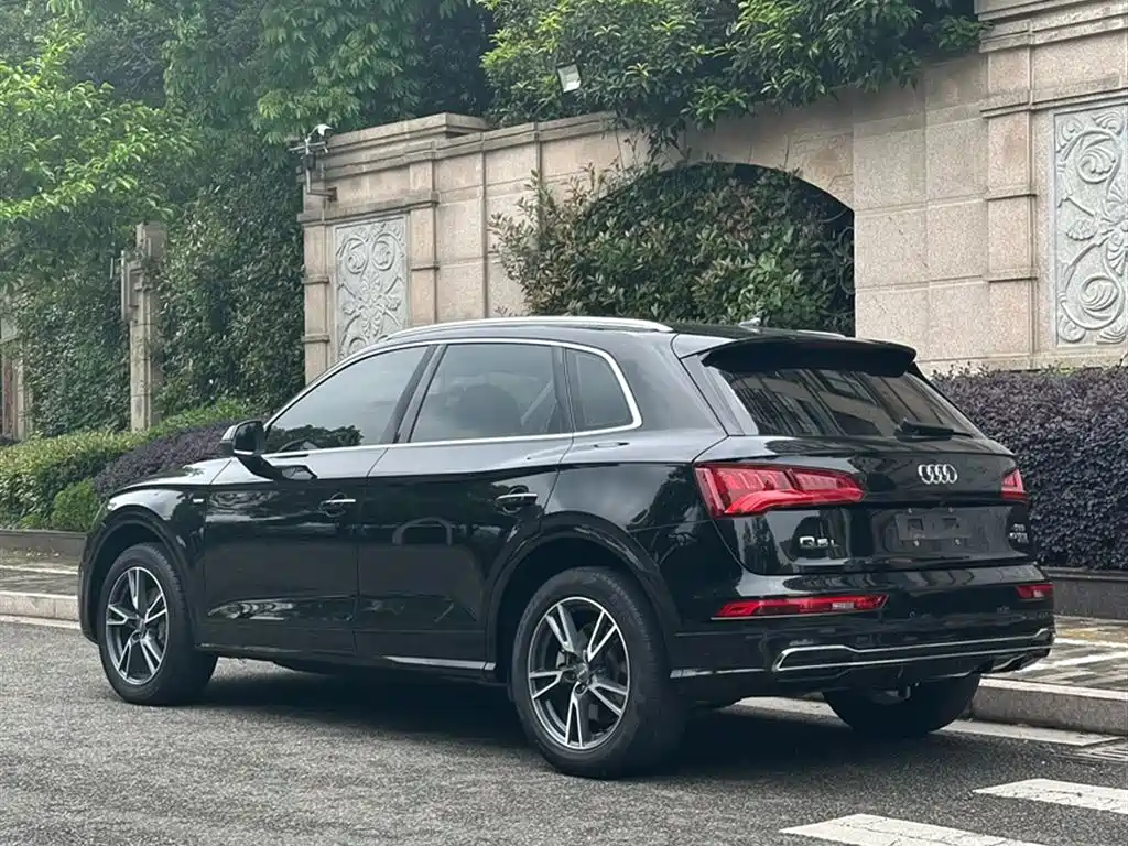 Audi Q5L 2021 — фото 25