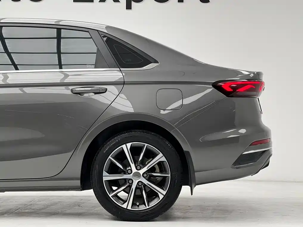Geely Emgrand 2022 — фото 13