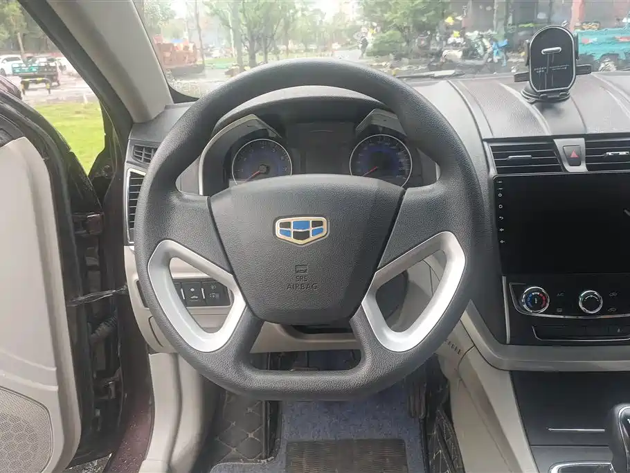 Geely Emgrand 2015 — фото 15