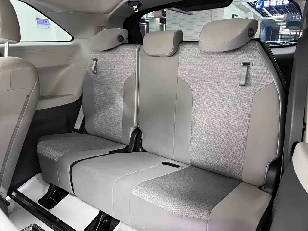 Toyota Sienna 2023 — фото 10