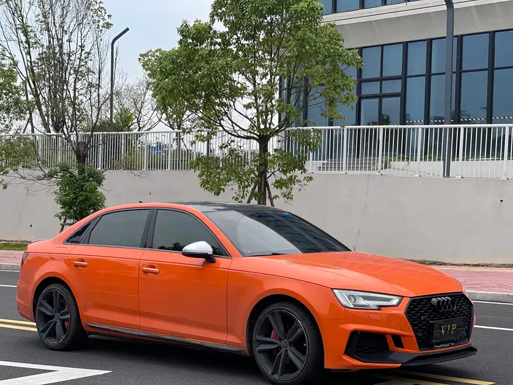 Audi A4L 2018