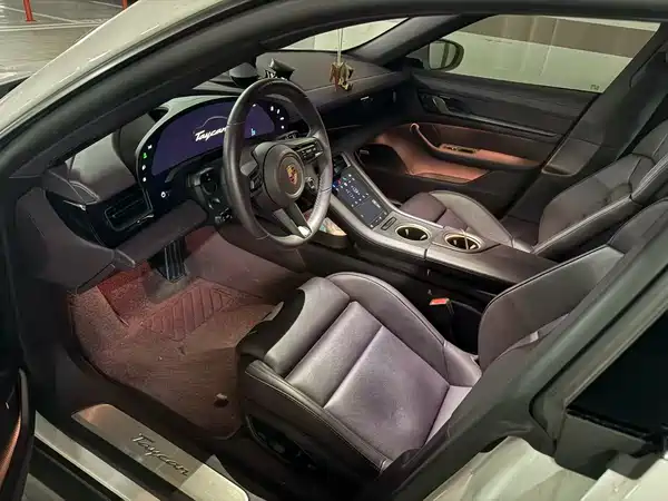 Porsche Taycan 2025