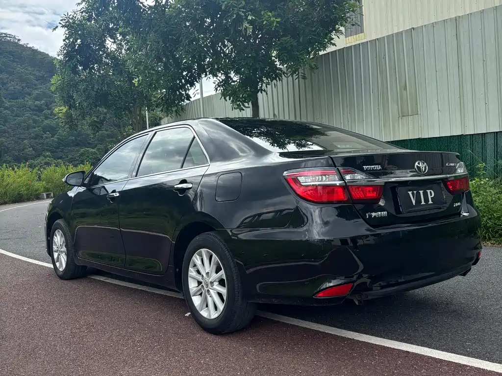 Toyota Camry 2017 — фото 9
