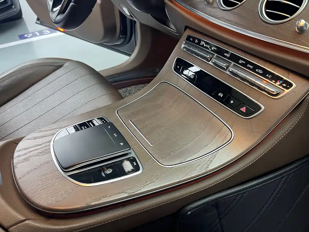 Mercedes-Benz E-Class 2021 — фото 13