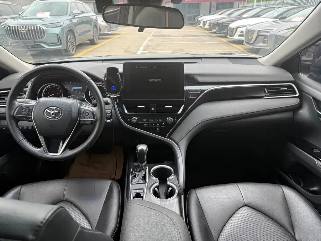 Toyota Camry 2022 — фото 13