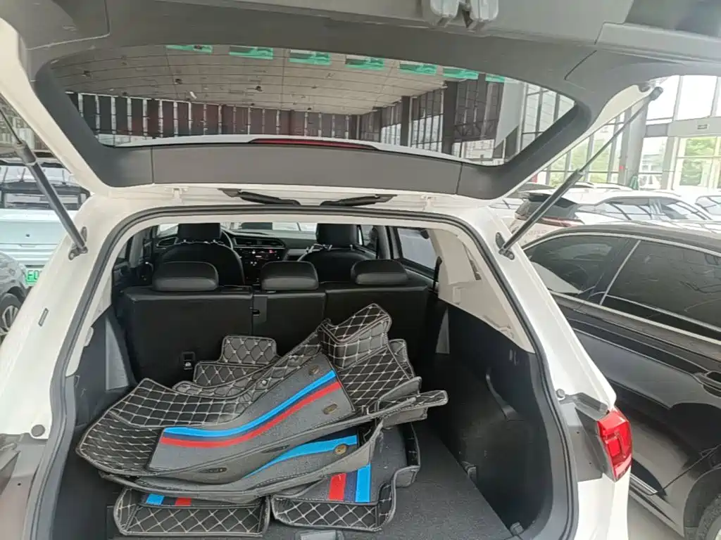 Volkswagen Tiguan L 2018 — фото 19