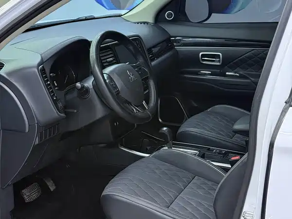 Mitsubishi Outlander 2022