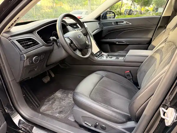 Ford Taurus 2021