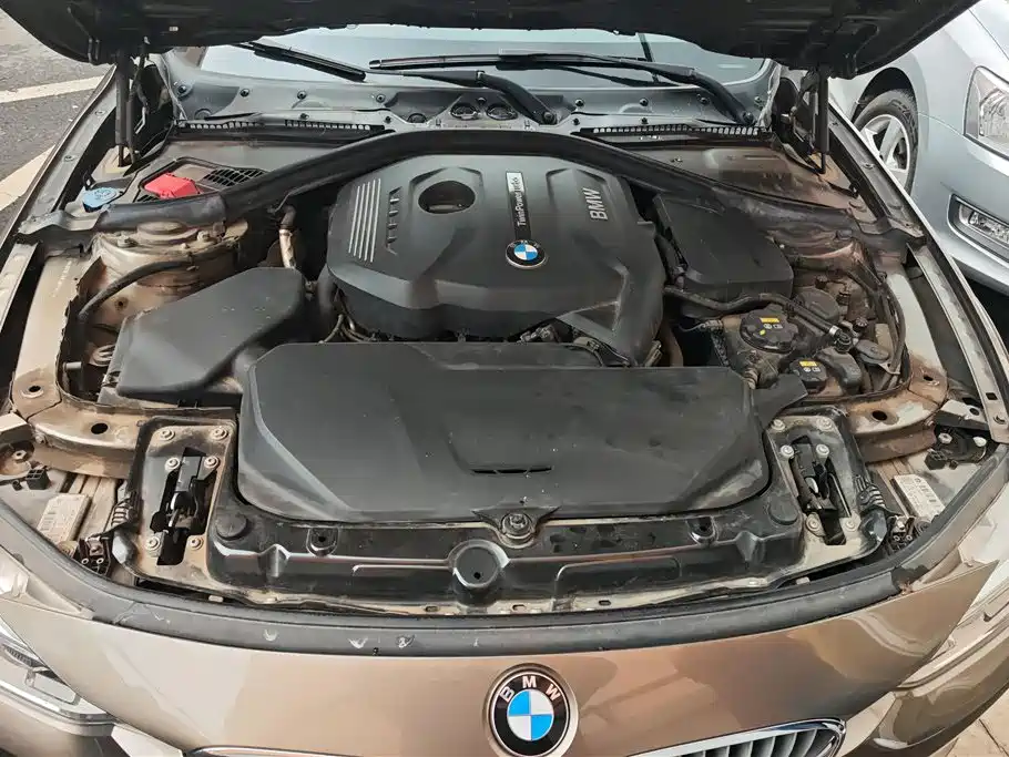 BMW 3 Series 2018 — фото 10