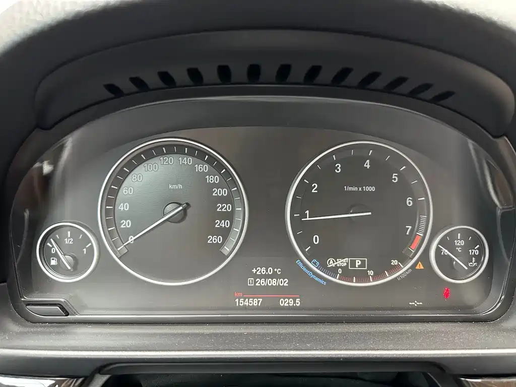BMW 5 Series 2016 — фото 13