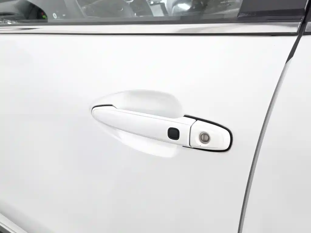 BYD Tang New Energy 2015 — фото 18