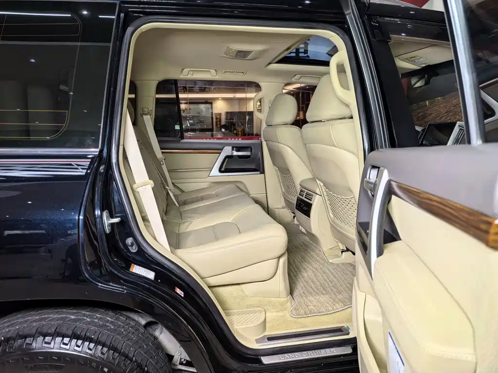Toyota Land Cruiser 2017 — фото 23