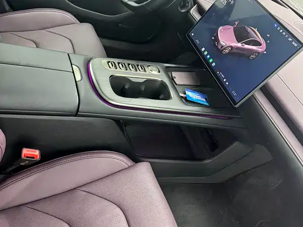 Xiaomi SU7 2024