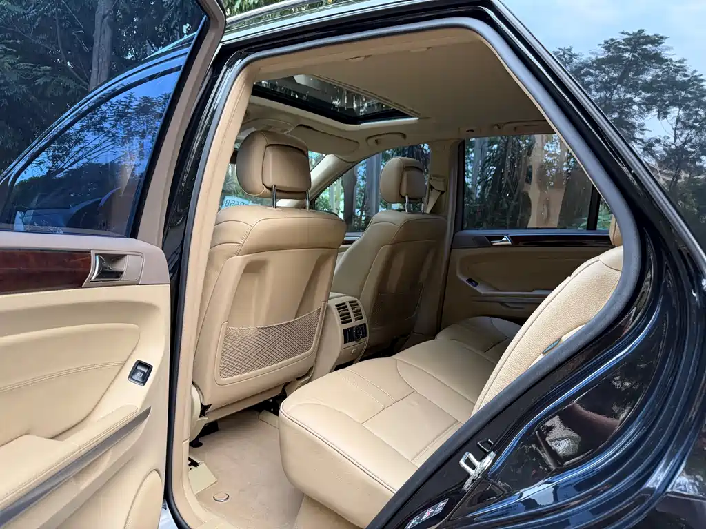 Mercedes-Benz M-Class 2010 — фото 14