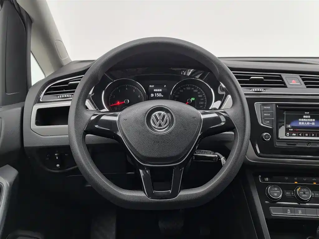 Volkswagen Touran 2017 — фото 11