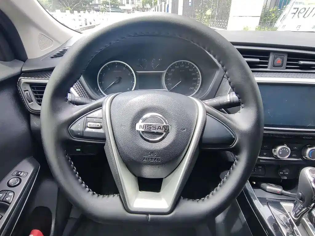 Nissan Bluebird 2016 — фото 15