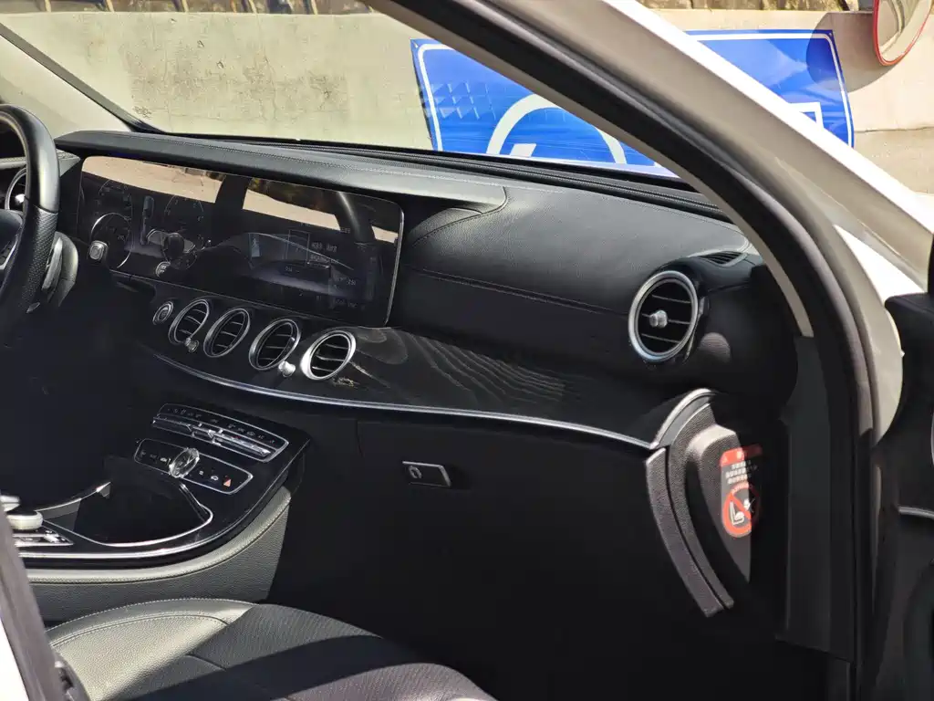 Mercedes-Benz E-Class 2016 — фото 16