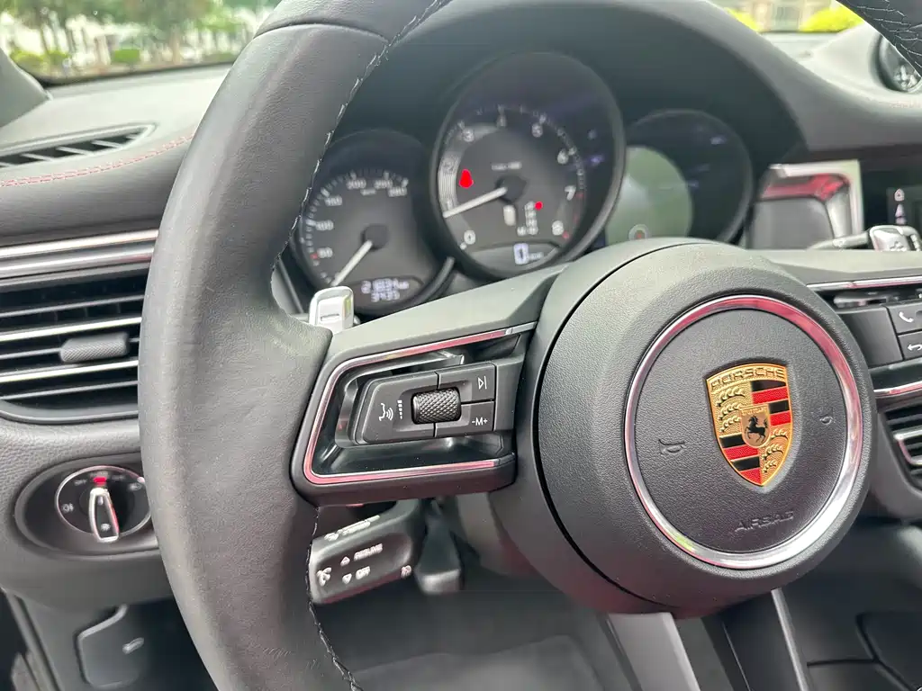 Porsche Macan 2023 — фото 13