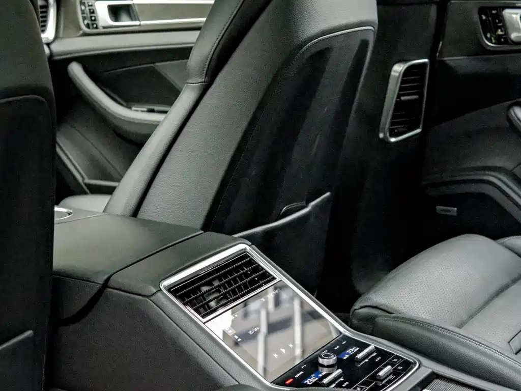 Porsche Panamera 2018 — фото 18