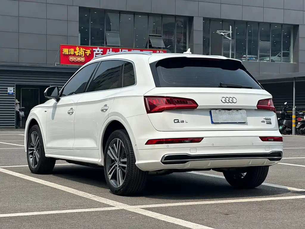 Audi Q5L 2020