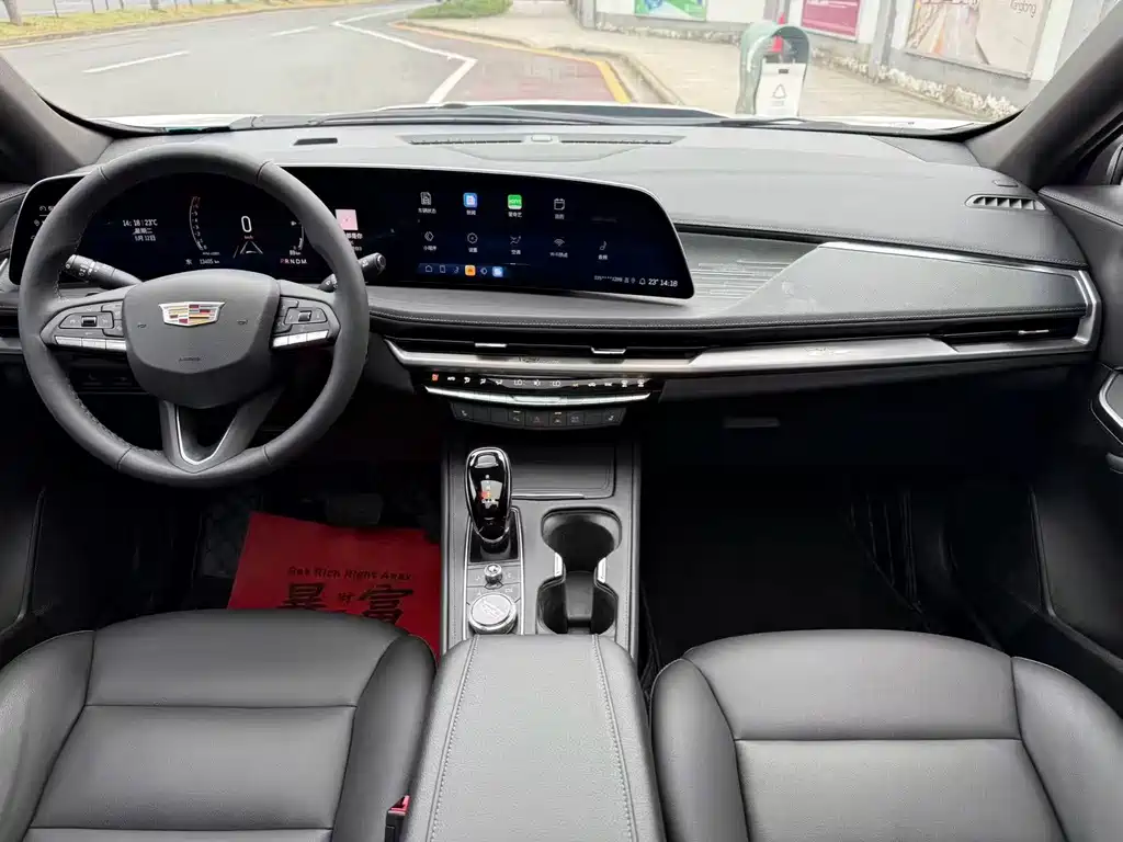 Cadillac XT4 2023 — фото 11