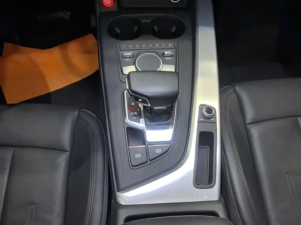 Audi A4L 2018 — фото 12