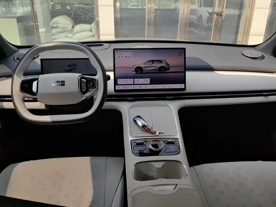 Geely Galaxy Starship 7 2024 — фото 12