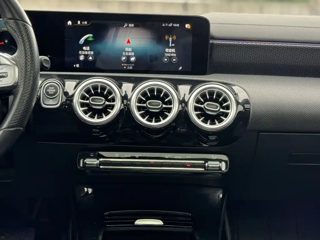Mercedes-Benz A-Class 2022 — фото 17