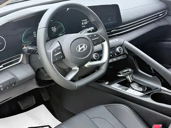 Hyundai Elantra 2024