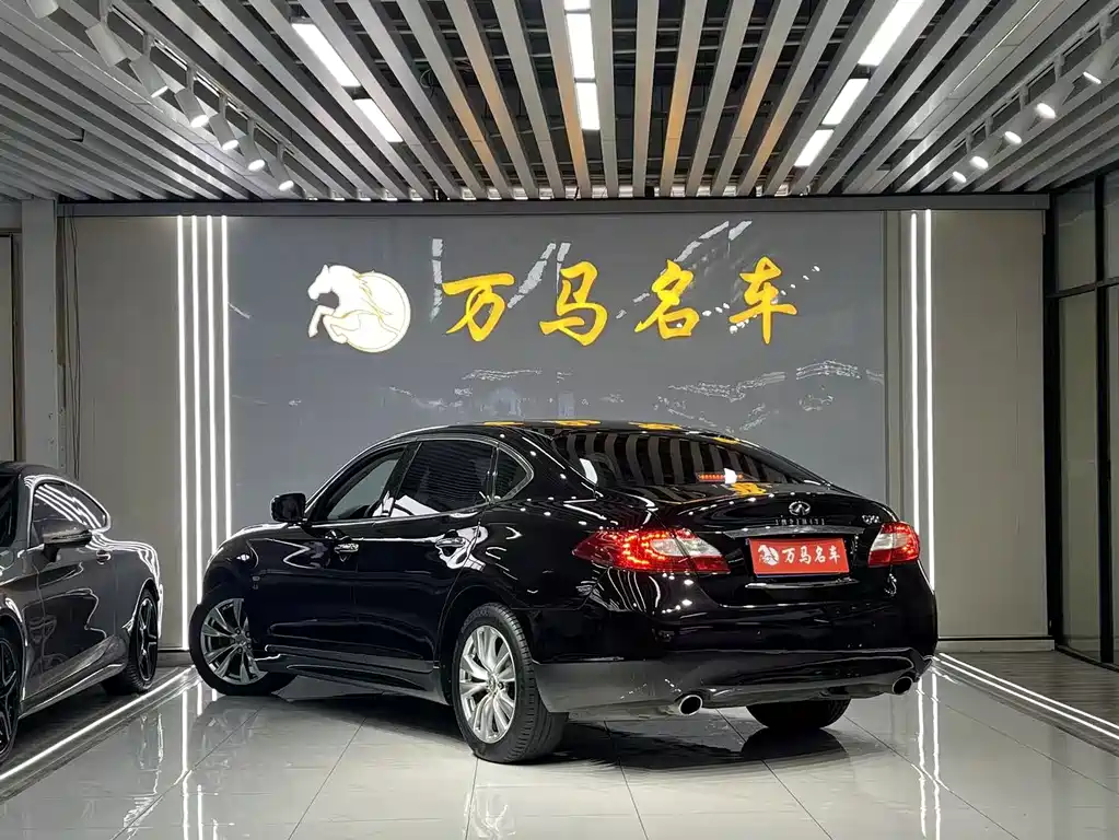 Infiniti Q70 2013