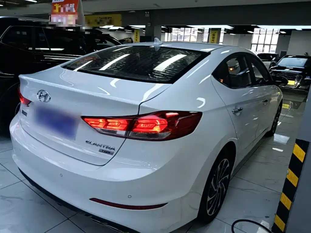 Hyundai Elantra 2019 — фото 7