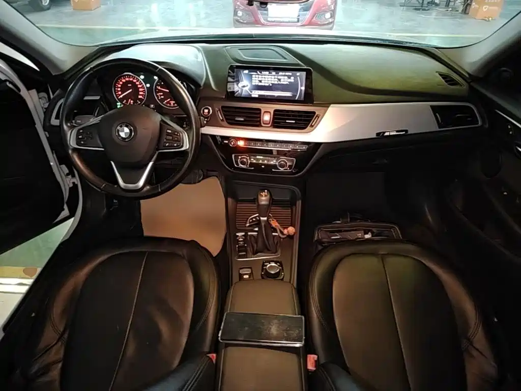 BMW 1 Series 2017 — фото 10